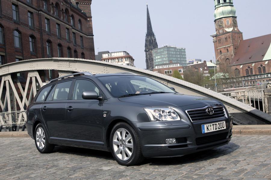  Toyota Avensis Wagon 2003 года  (фото 34 из 76)